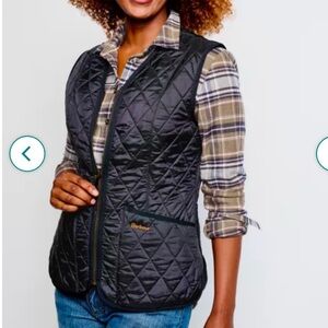 Barbour Women’s Fleece lined quilted Betty vest, black, 10